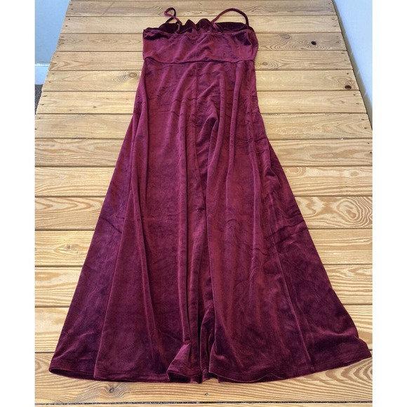 California Bay Co Faux Velvet Spaghetti Strap Dress Size Medium Women’s Wine - Picture 2 of 8